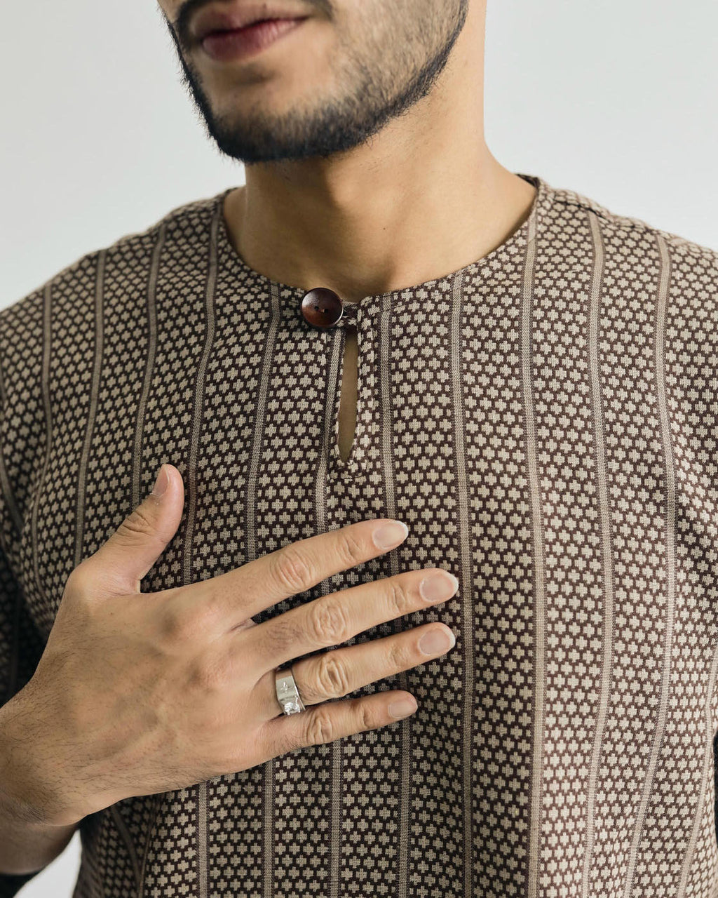 TEDUH SIRI : THREE QUARTER SLEEVE TOP - BROWN