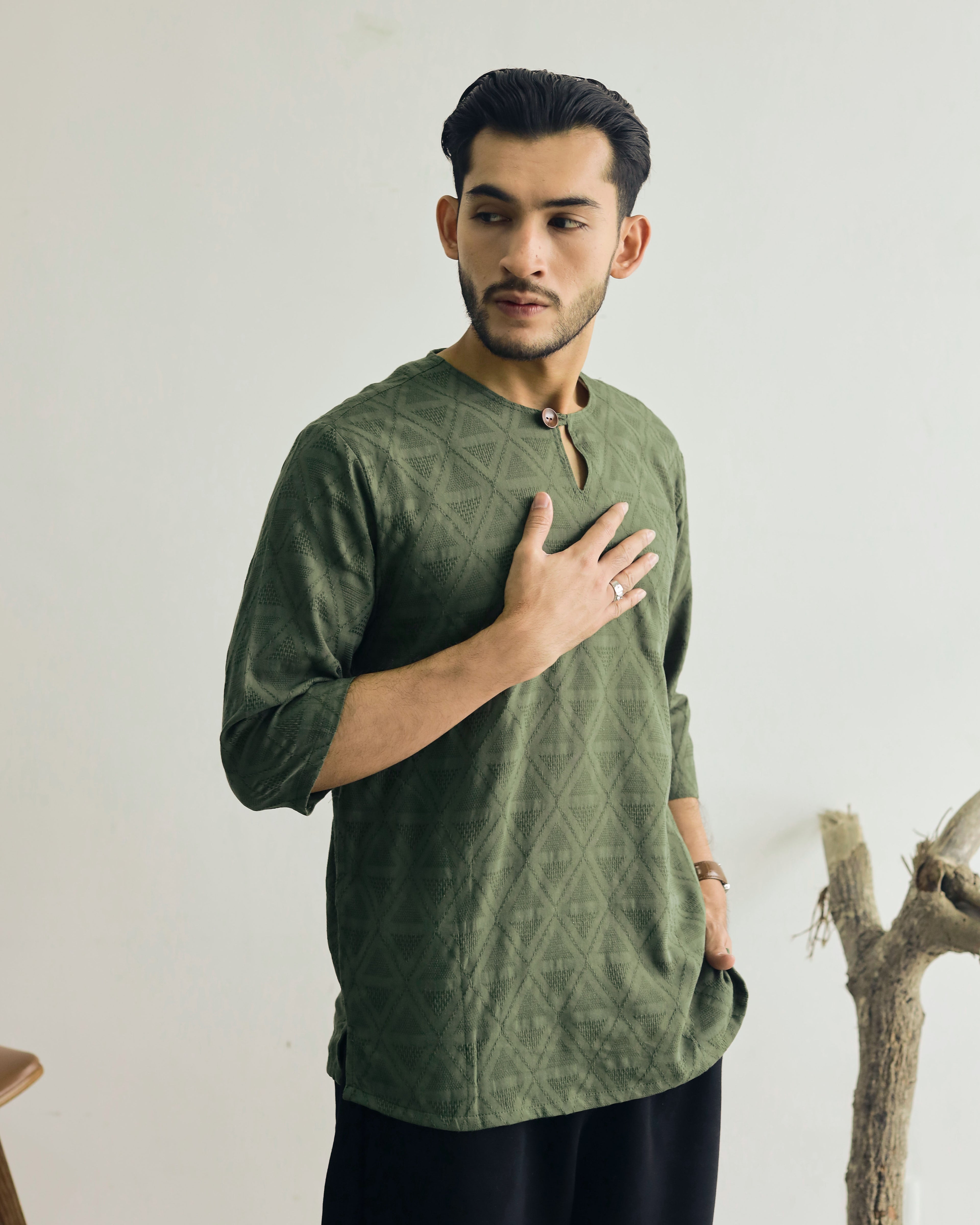 KUDRAT SIRI : THREE QUARTER SLEEVE TOP - OLIVE