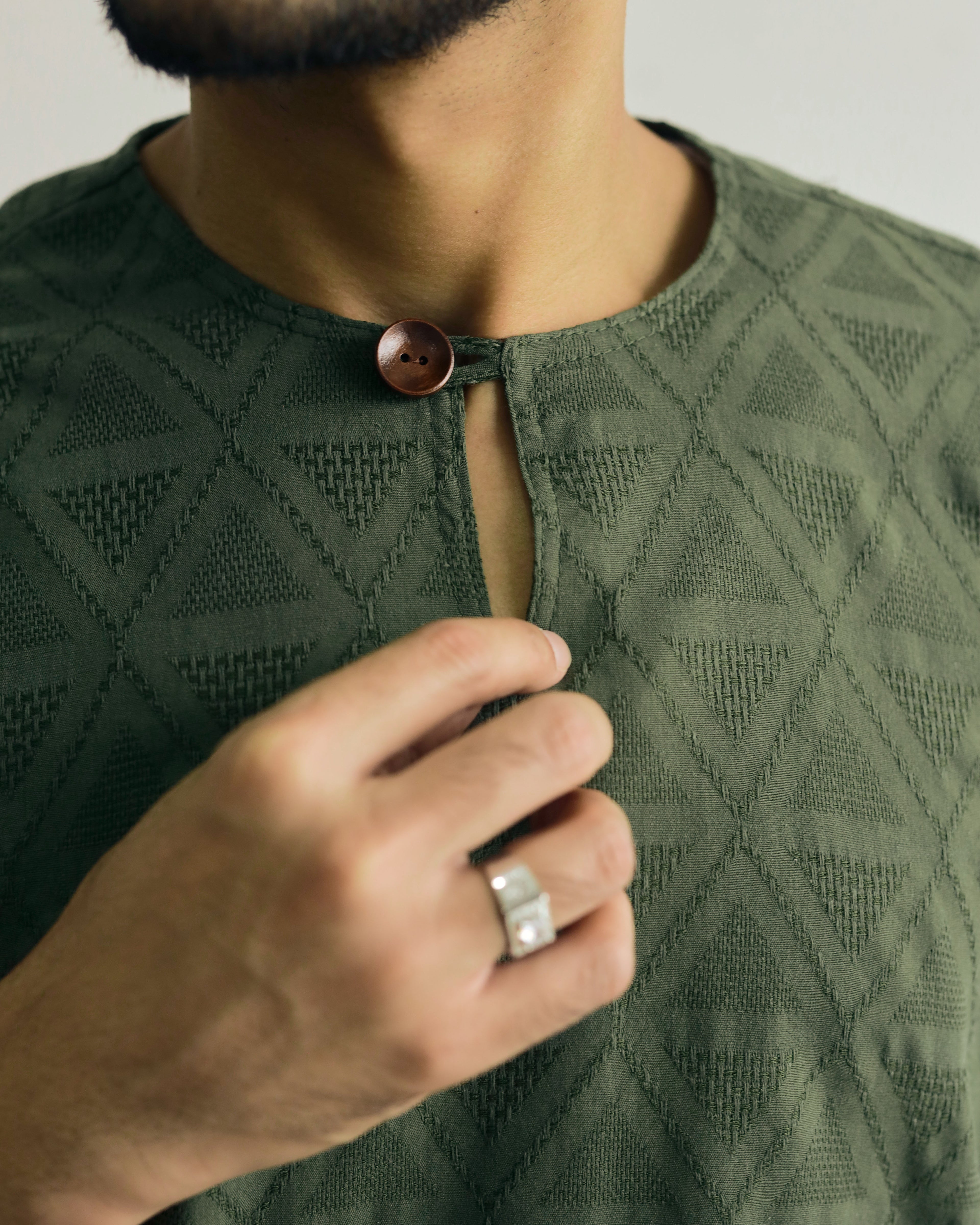 KUDRAT SIRI : THREE QUARTER SLEEVE TOP - OLIVE