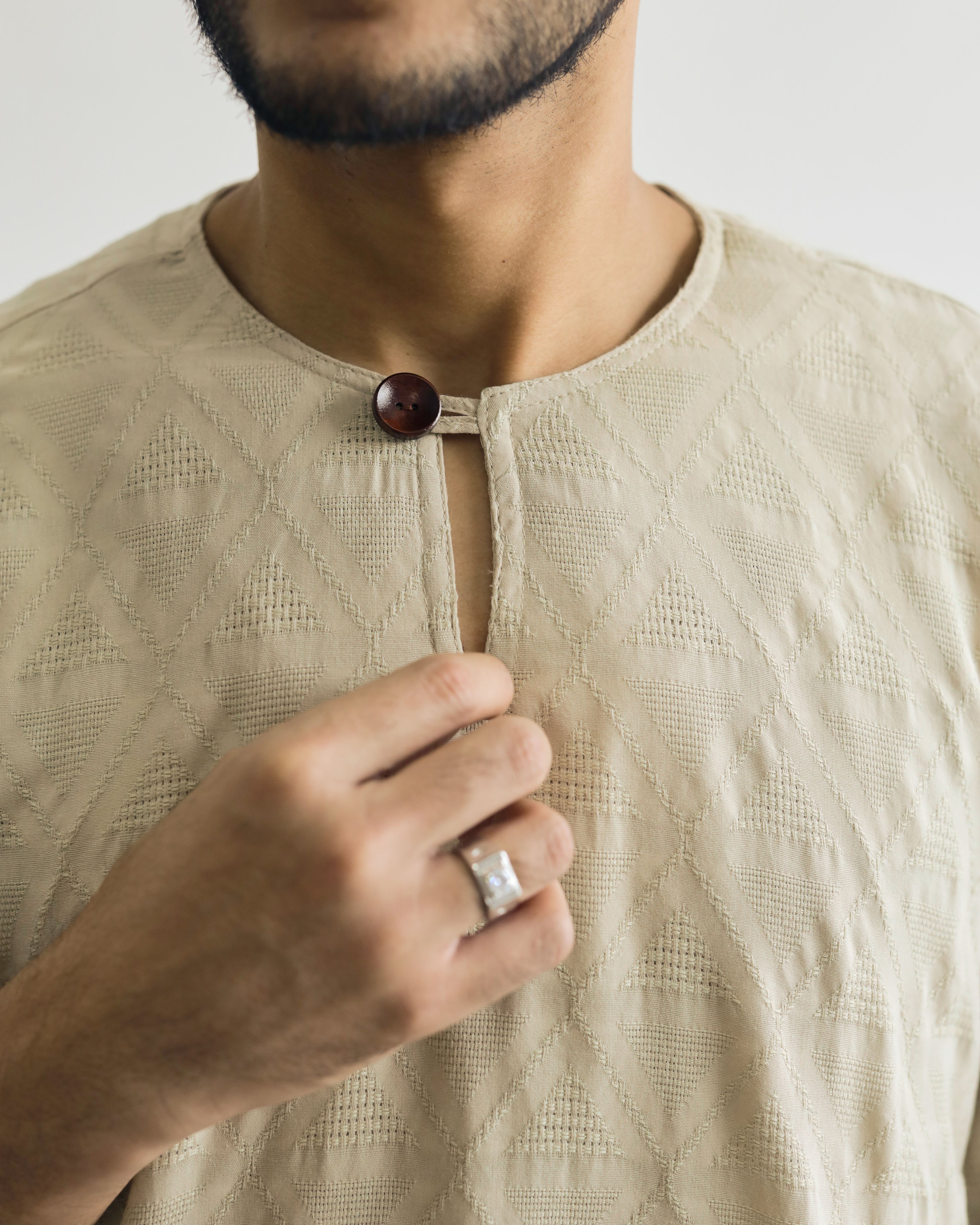 KUDRAT SIRI : THREE QUARTER SLEEVE TOP - BEIGE